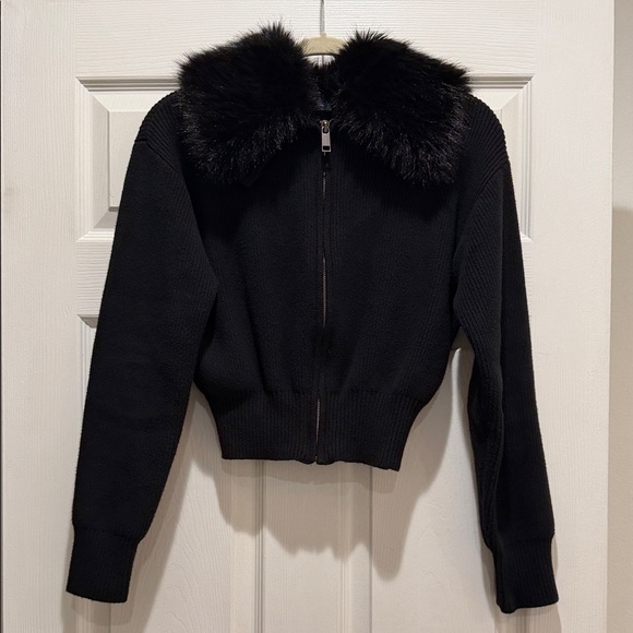 Gap - Picture 1 of 3